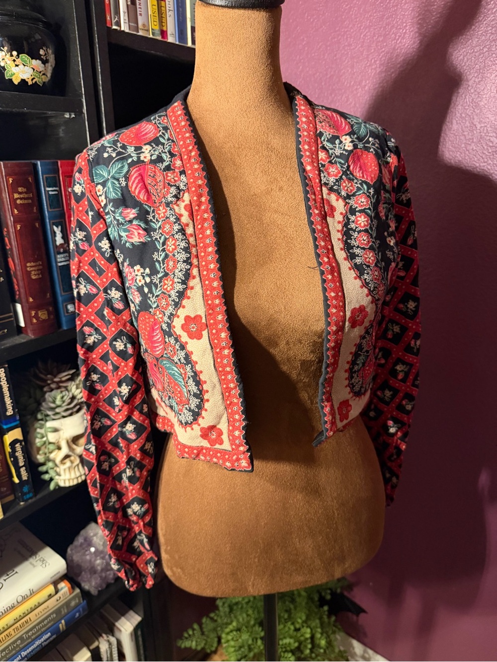 Vintage and rare stunning quilted lined Kay Unger Crop Jacket